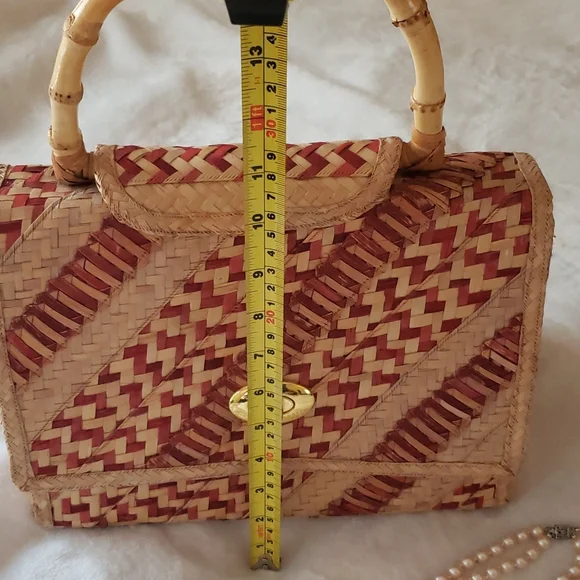 VINTAGE RED STRAW PURSE - Picture 15 of 16